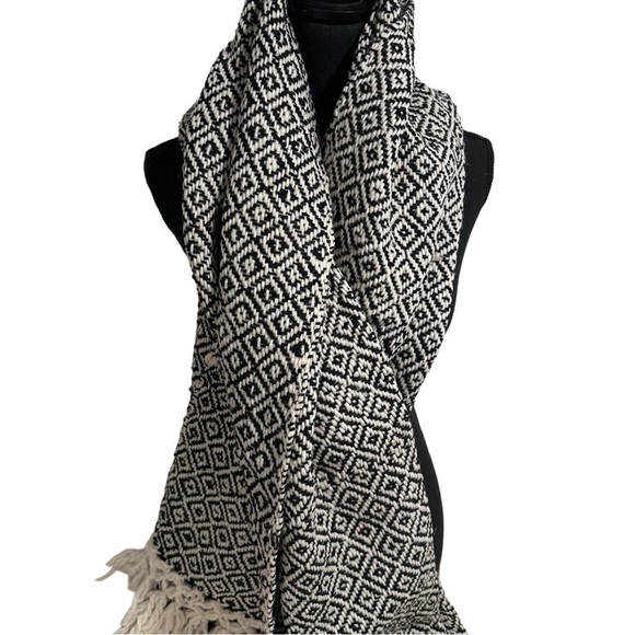 Mexican Rebozo Shawl in Black on Cream 100% Natural Raw Wool, Large Winter Wrap - Picture 7 of 16